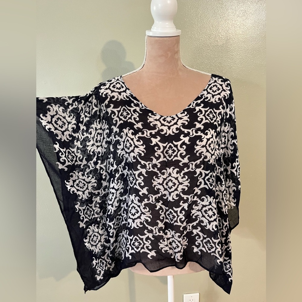 Echo Viscose Lightweight Black and White Patterned Poncho Top